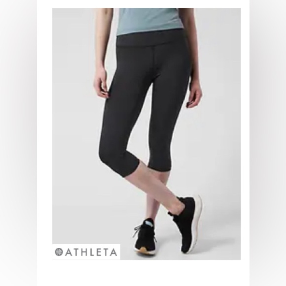 Accelerate Crop Athleta legging in black